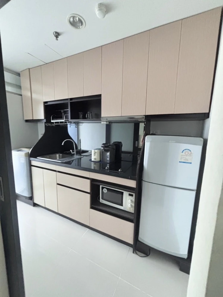 For rent: Ladda Condoview, a nice room, good location, comes with complete facilities, beautiful view, not blocked, reserve now.