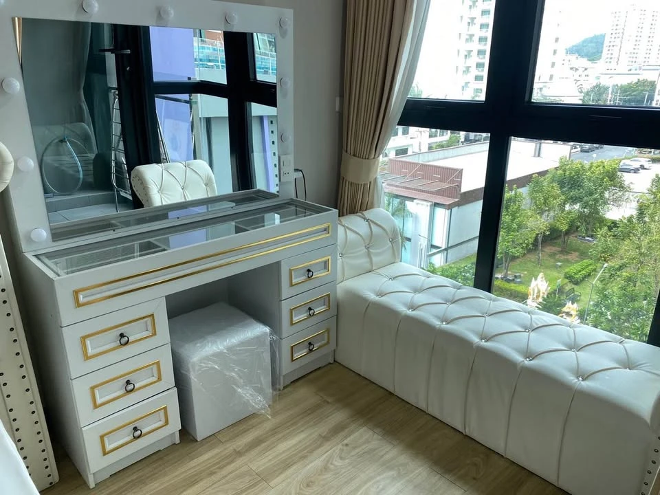 For rent Ladda plus Sriracha, garden view + swimming pool, very chill atmosphere, with quality furniture, book now!