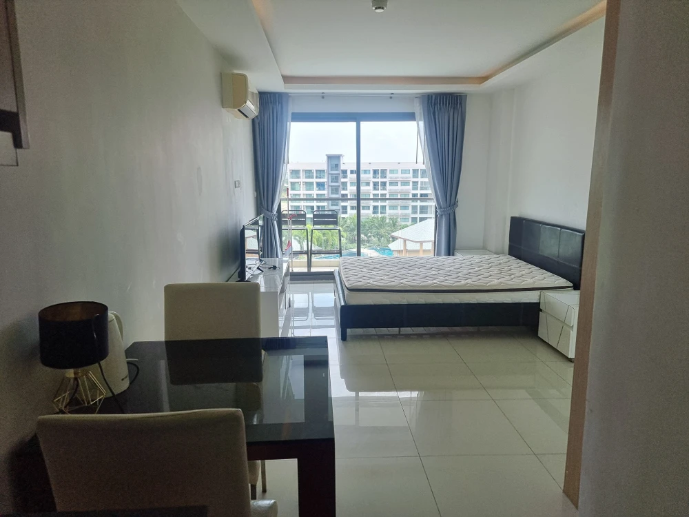 For rent Laguna Beach Resort 3 - The Maldives Studio room, fully furnished, pool view, book now