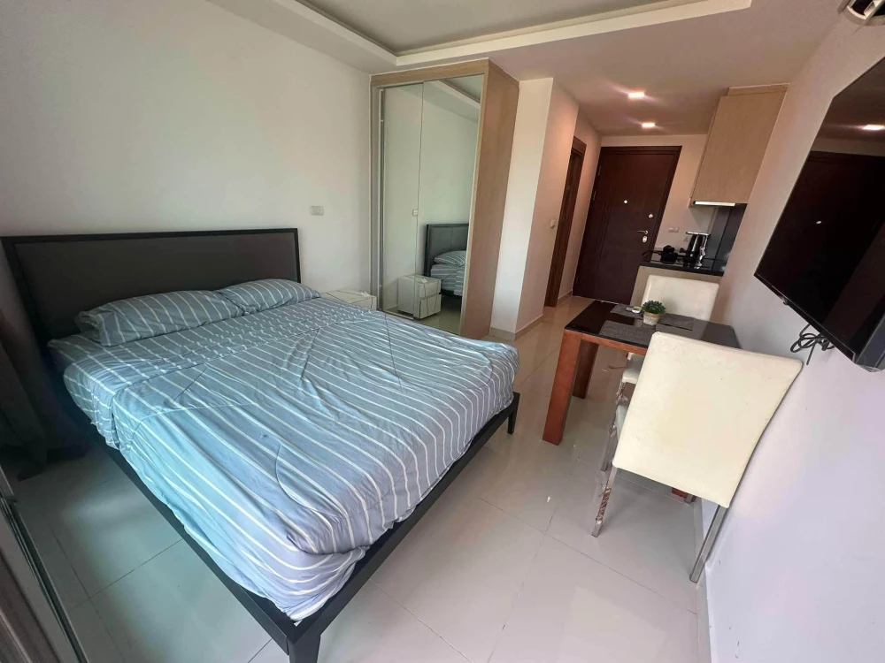 For rent: Laguna Beach Resort 3 - The Maldives, Building E, Studio room, 2nd floor, exterior view. Don't miss out!