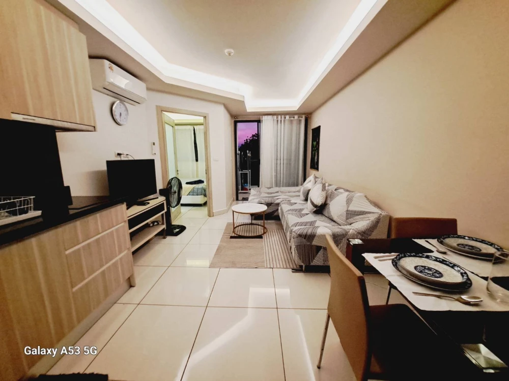 Laguna Beach Resort Jomtien for rent, nice room, comes with furniture and washing machine. Good like this, hurry and reserve now.