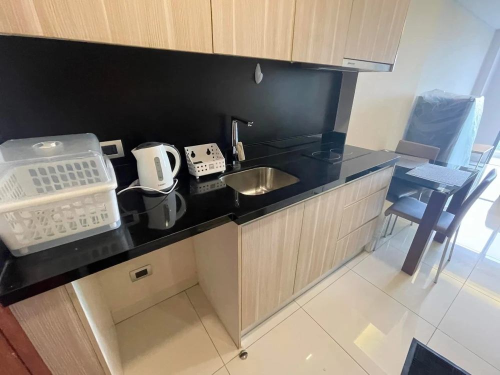 For rent Laguna Beach Resort Jomtien Studio room, good location, beautiful view, not blocked, hurry and book now!