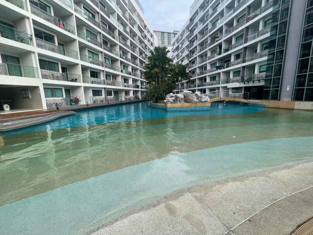 For rent Laguna Beach Resort Jomtien Studio room, good location, beautiful view, not blocked, hurry and book now!
