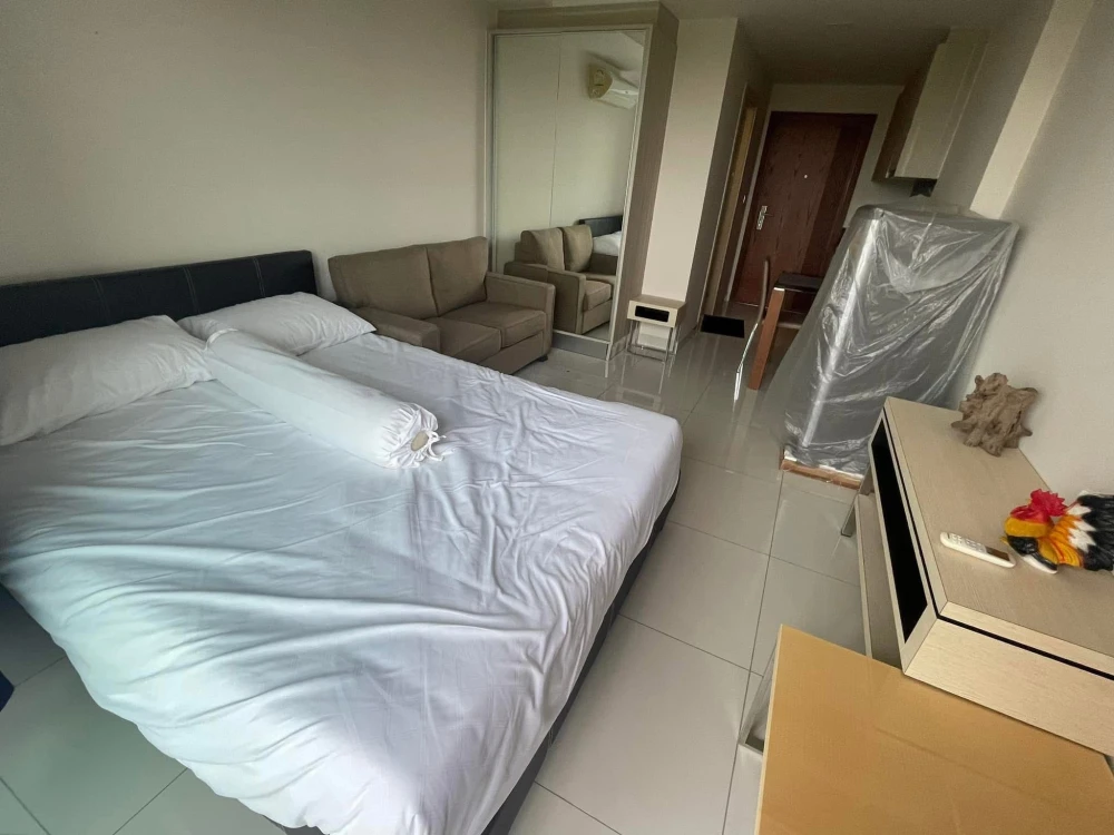 For rent Laguna Beach Resort Jomtien Studio room, good location, beautiful view, not blocked, hurry and book now!