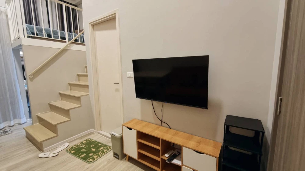 For rent: Landmark @Grand Station, double-volume unit (giving the feeling of being on approximately the 20th floor). Just bring your belongings and mo