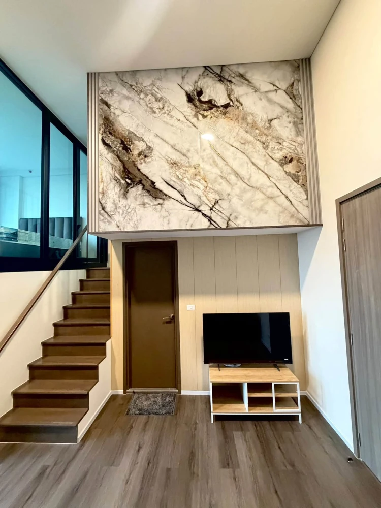 For Rent: Landmark @Grand Station – "Grand" unit on a high floor, north-facing. Offers the best view in the entire condominium—don't miss out!
