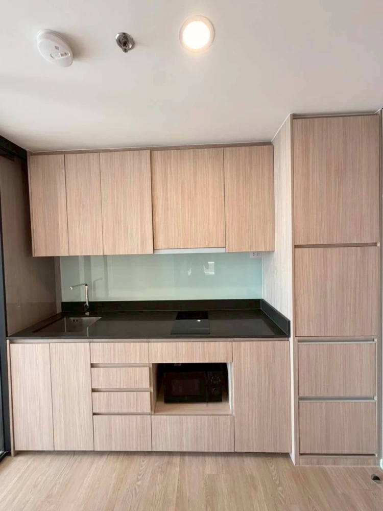 For rent: Landmark @MRTA Station, a 2-story duplex condo with high ceilings, spacious and comfortable. Move-in ready.