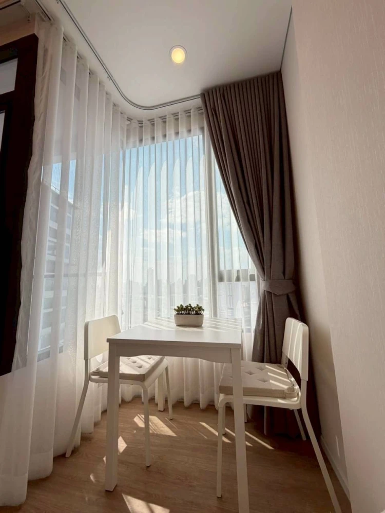 For rent: Landmark @MRTA Station, a 2-story duplex condo with high ceilings, spacious and comfortable. Move-in ready.