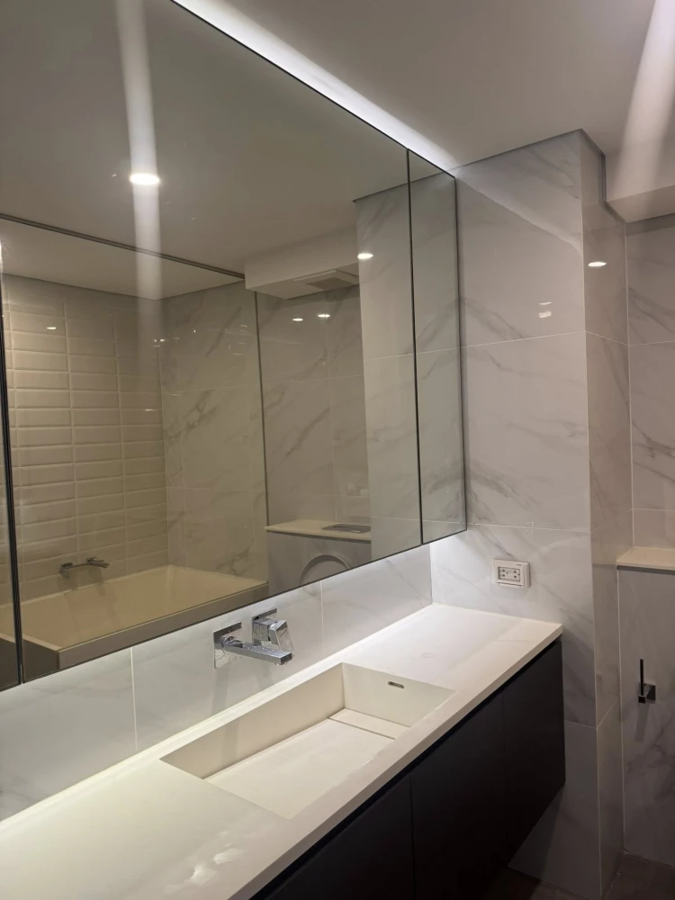 For rent: Landmark @ MRTA Station, spacious room with plenty of usable space, high ceiling, airy, good location, fully furnished, don't miss it!