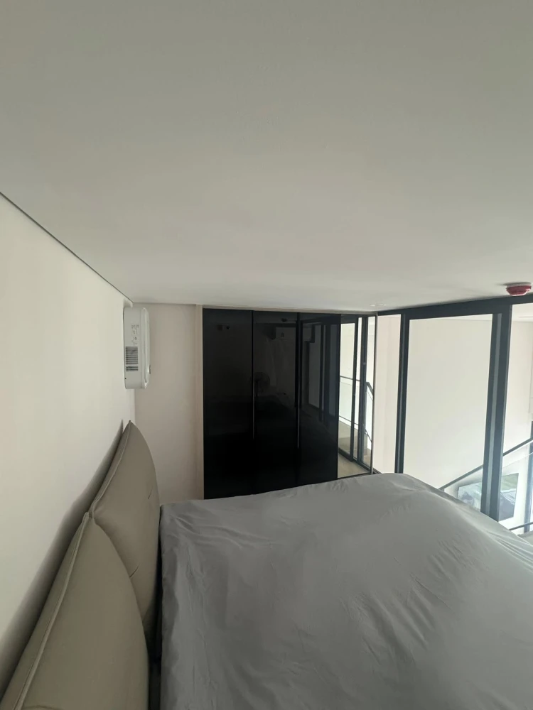 For rent: Landmark @ MRTA Station, spacious room with plenty of usable space, high ceiling, airy, good location, fully furnished, don't miss it!