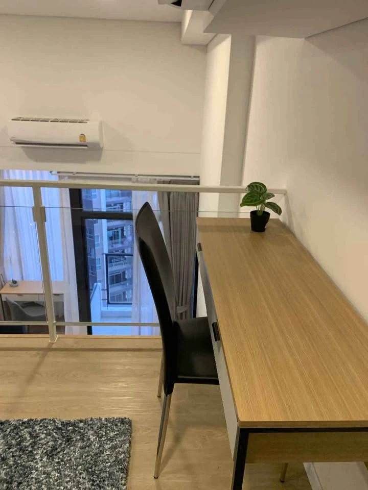 For rent: Landmark @MRTA Station, duplex unit with 2 floors, spacious living area, fully furnished, ready to move in.