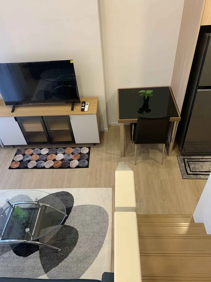 For rent: Landmark @MRTA Station, duplex unit with 2 floors, spacious living area, fully furnished, ready to move in.