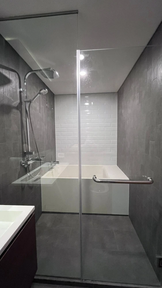 Landmark @MRTA Station condo for rent. High ceilings, spacious, and fully furnished. Book now!