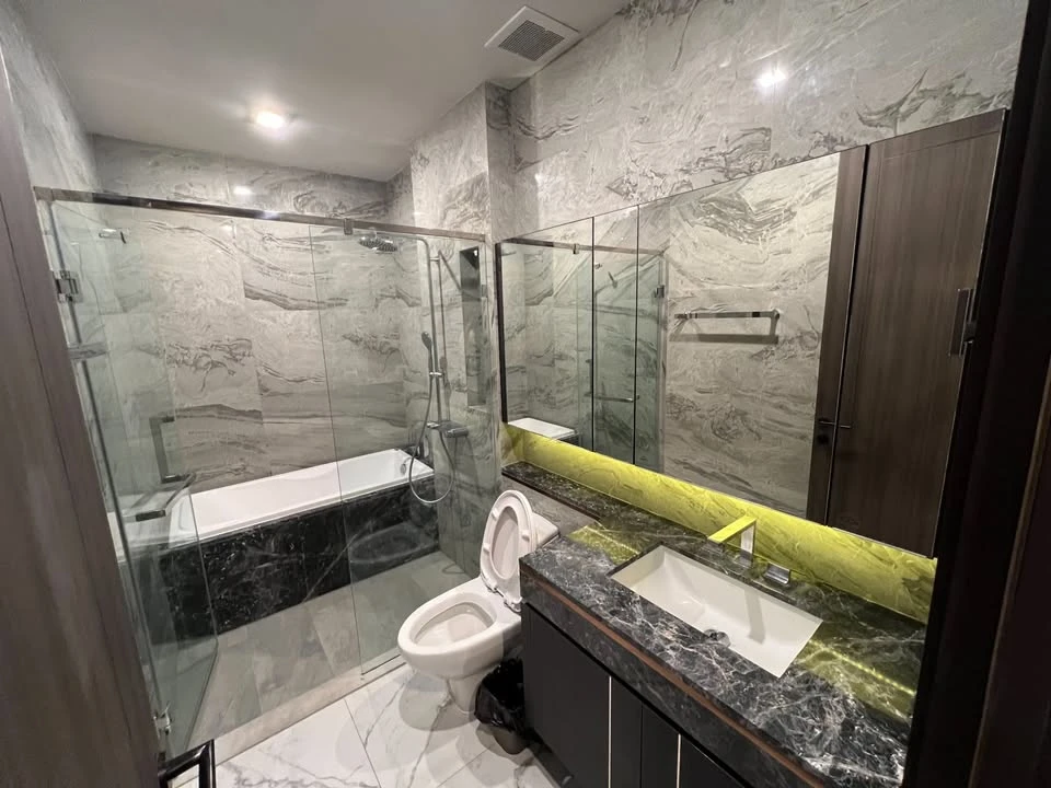 For rent: LAVIQ Sukhumvit 57, 23rd floor, spacious room, fully furnished, ready to move in. Interested? Hurry and reserve now!