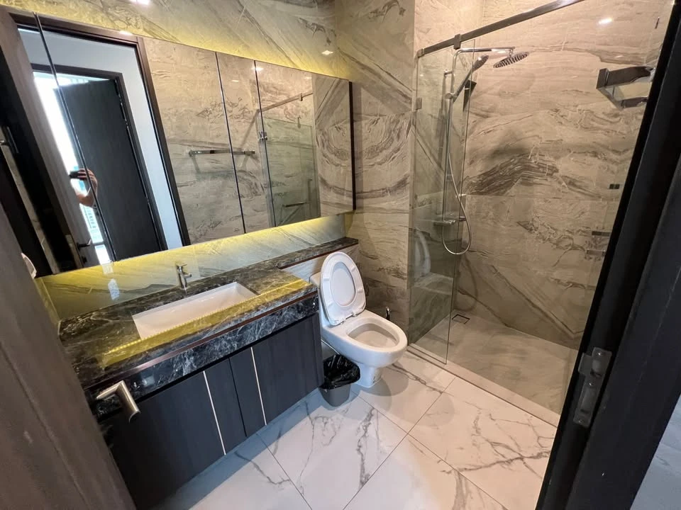 For rent: LAVIQ Sukhumvit 57, 23rd floor, spacious room, fully furnished, ready to move in. Interested? Hurry and reserve now!