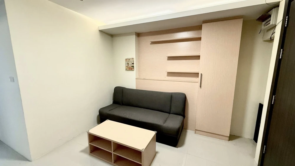 For rent: Le Champ Premium, spacious and very comfortable room with solid built-in furniture. Book now!