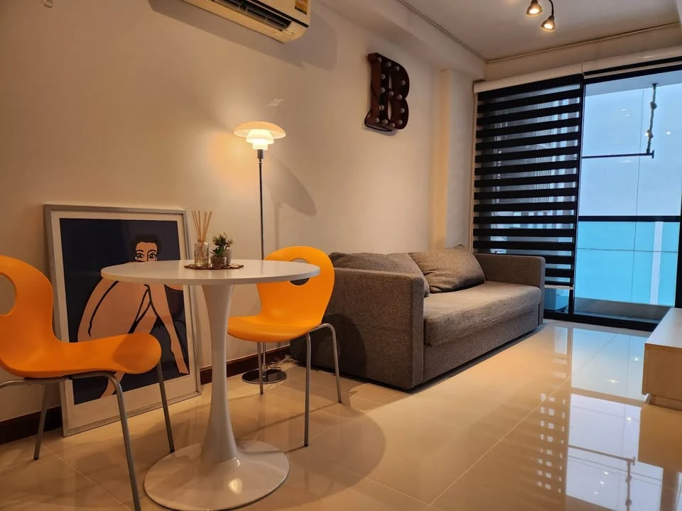 For rent: LE COTE THONGLOR 8, size 42.5 sqm. The usable area looks spacious because the room plan has been adjusted to look airy and comfortable. Don' images