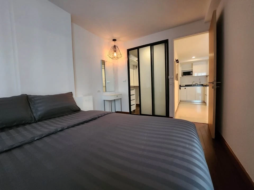 For rent: LE COTE THONGLOR 8, size 42.5 sqm. The usable area looks spacious because the room plan has been adjusted to look airy and comfortable. Don'