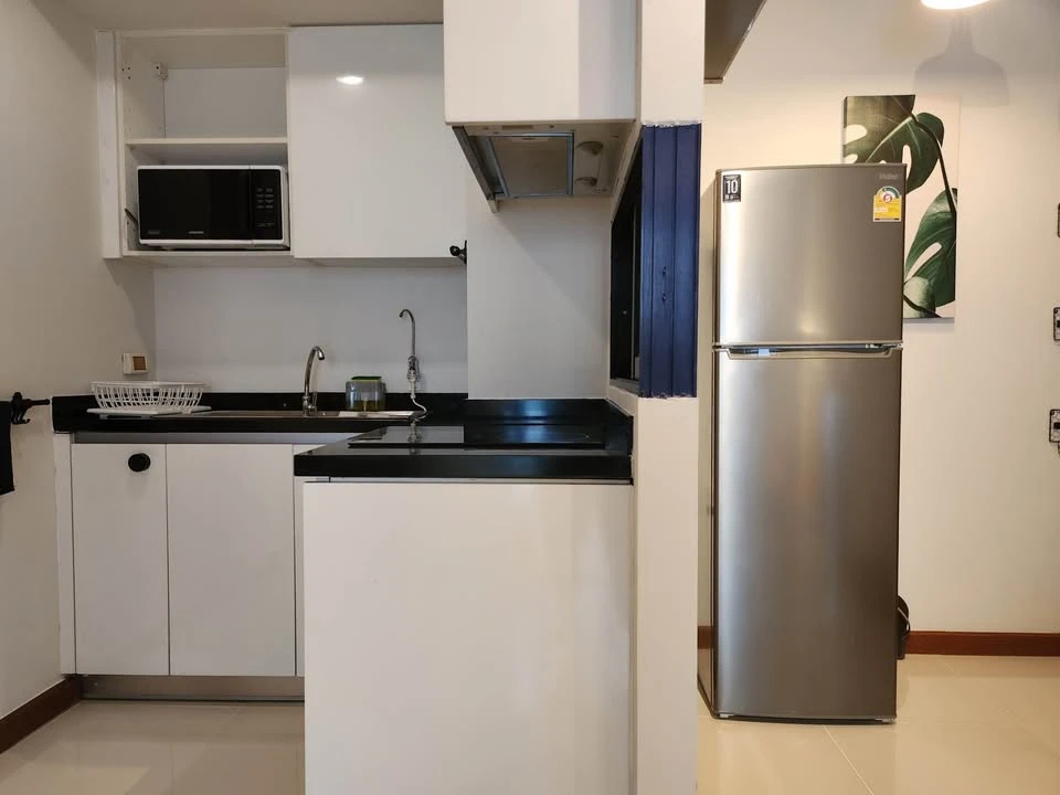 For rent: LE COTE THONGLOR 8, size 42.5 sqm. The usable area looks spacious because the room plan has been adjusted to look airy and comfortable. Don'