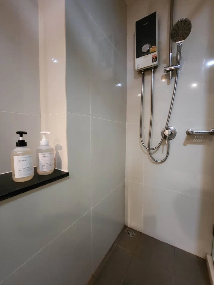 For rent: LE COTE THONGLOR 8, size 42.5 sqm. The usable area looks spacious because the room plan has been adjusted to look airy and comfortable. Don'