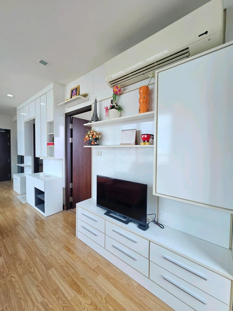 Le Luk Condominium for rent, 24th floor, beautiful view, corner unit, fully furnished. Book now, don't miss out!