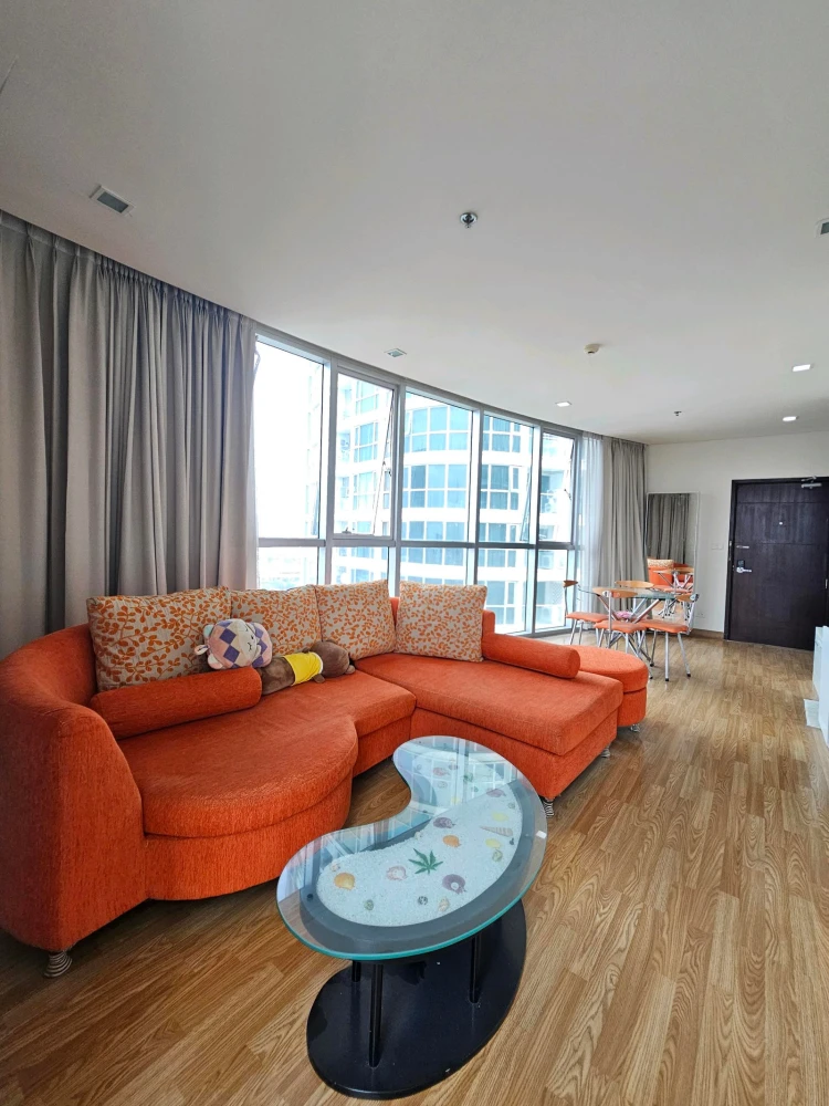 Le Luk Condominium for rent, 24th floor, beautiful view, corner unit, fully furnished. Book now, don't miss out!