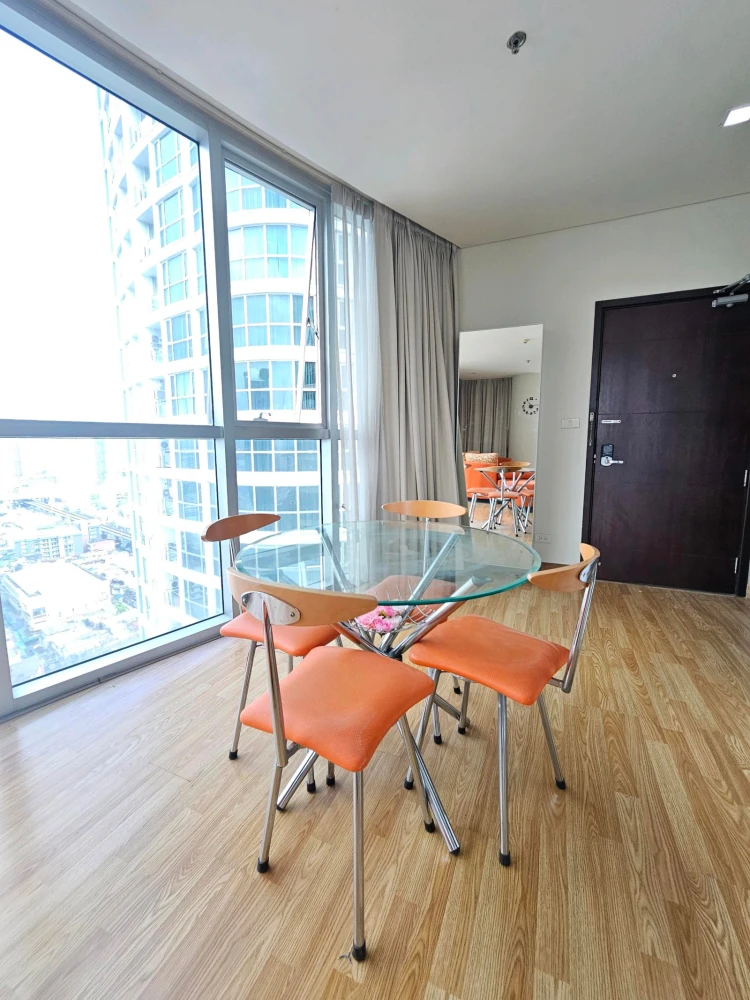 Le Luk Condominium for rent, 24th floor, beautiful view, corner unit, fully furnished. Book now, don't miss out!