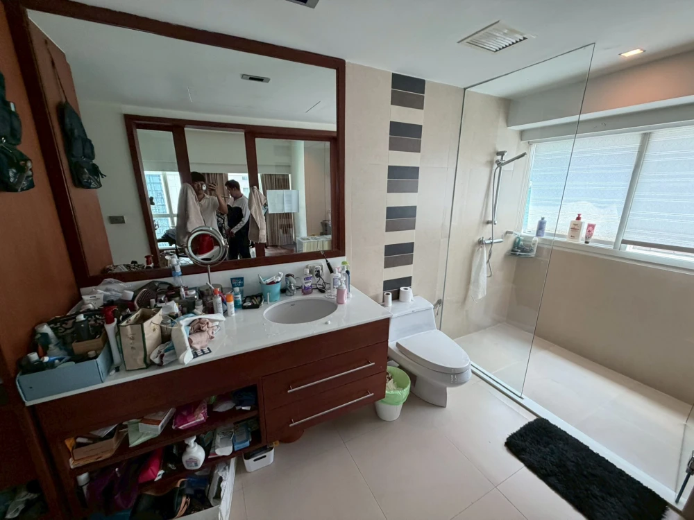 For rent: Le Raffine Sukhumvit 31. Experience super luxury living with panoramic city views. Don't miss out!