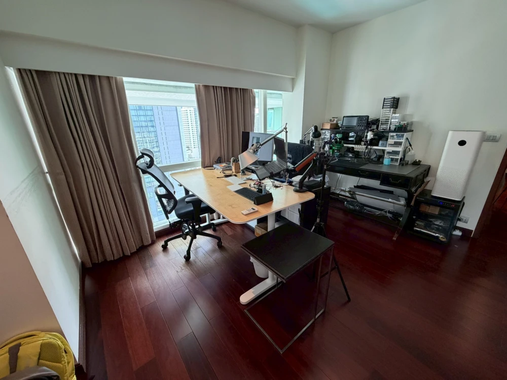For rent: Le Raffine Sukhumvit 31. Experience super luxury living with panoramic city views. Don't miss out!