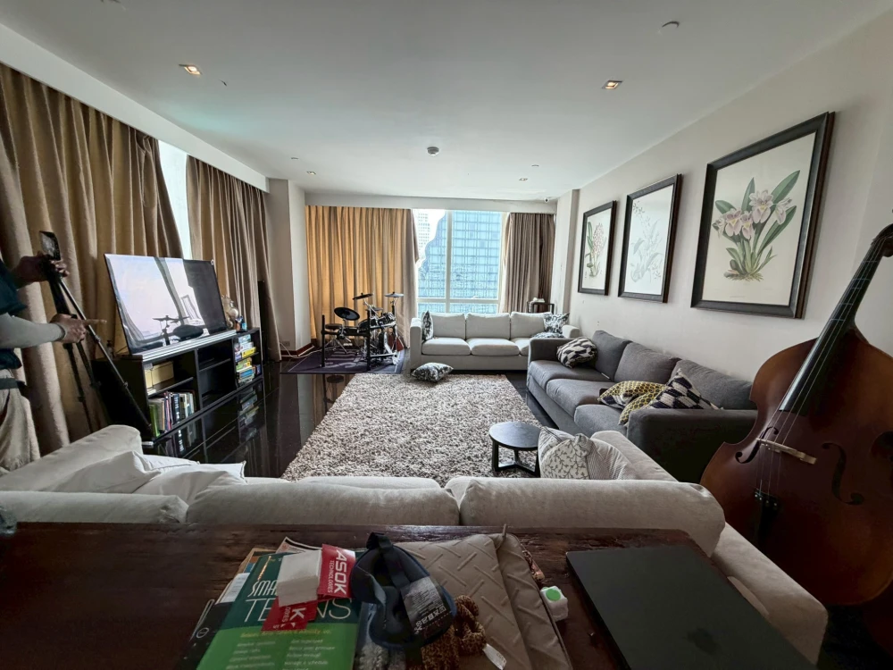For rent: Le Raffine Sukhumvit 31. Experience super luxury living with panoramic city views. Don't miss out!