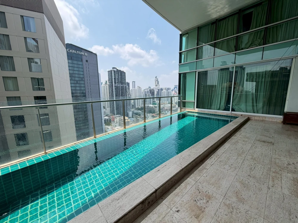 For rent: Le Raffine Sukhumvit 31. Experience super luxury living with panoramic city views. Don't miss out!