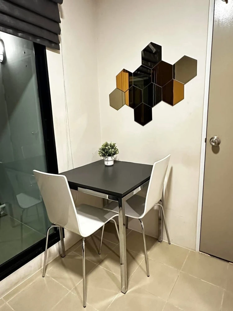For rent: Lesto Sukhumvit 113, 1 bedroom, 1 bathroom. Great location, fully furnished, convenient transportation. You can't miss this!