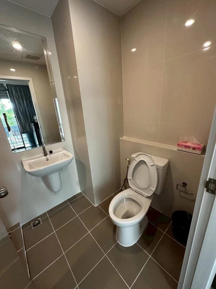 For rent: Lesto Sukhumvit 113, 1 bedroom, 1 bathroom. Great location, fully furnished, convenient transportation. You can't miss this!