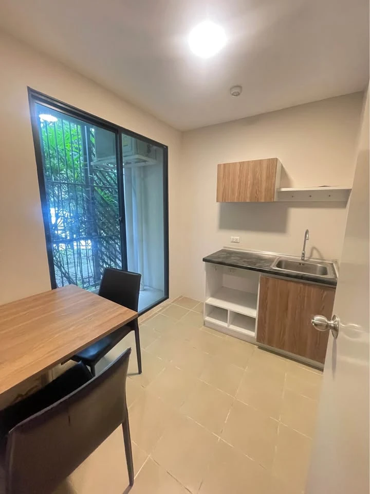 For rent: Lesto Sukhumvit 113, a nice room, good location, fully furnished, at a great price. Just bring your bags and move in!