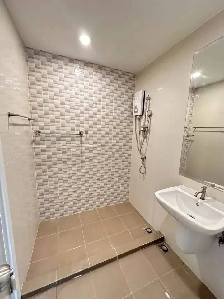 For rent: Lesto Sukhumvit 113, fully furnished apartment with complete amenities at an affordable price. Book now, don't miss out!
