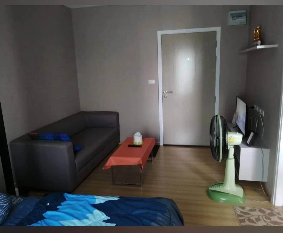 For rent: Lesto Sukhumvit 113, decorated with nice wallpaper, with amenities in the room, ready to move in.