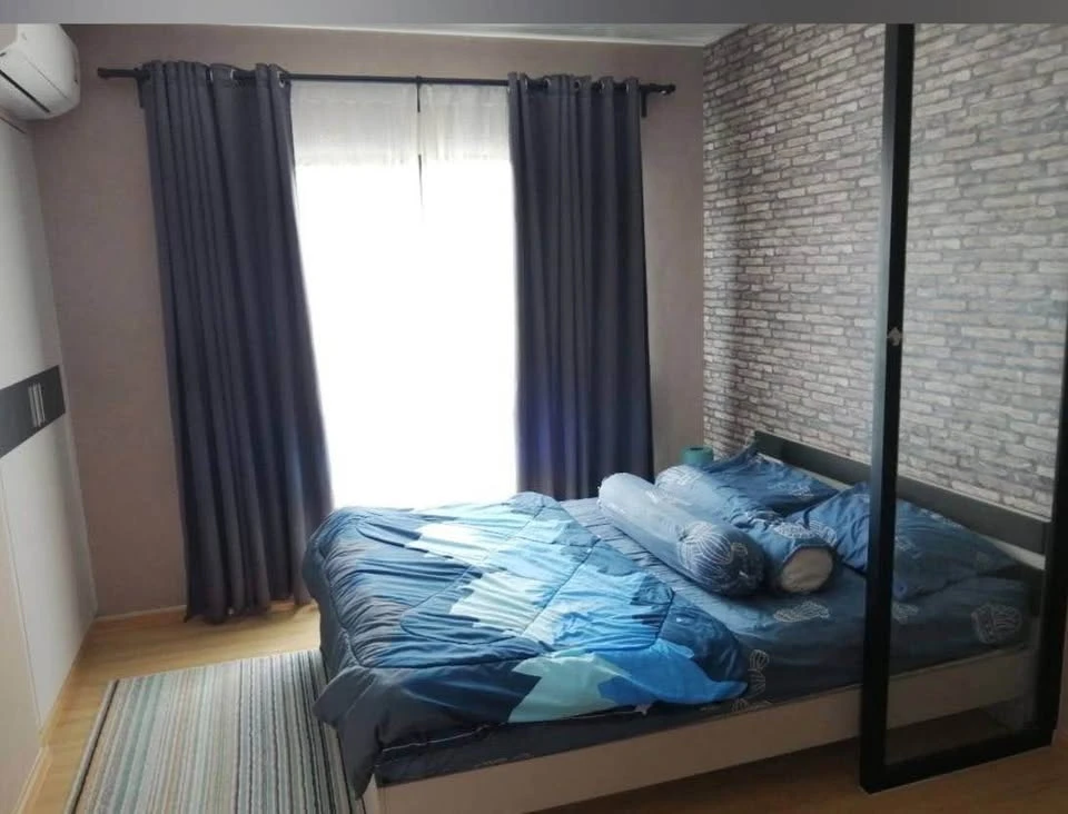 For rent: Lesto Sukhumvit 113, decorated with nice wallpaper, with amenities in the room, ready to move in.