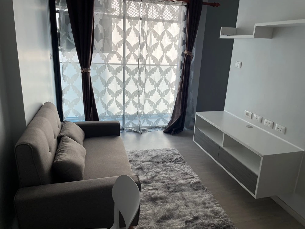 For rent: Library Houze Charan Sanit Wong 13, 4th floor, corner room, fully furnished, book now.