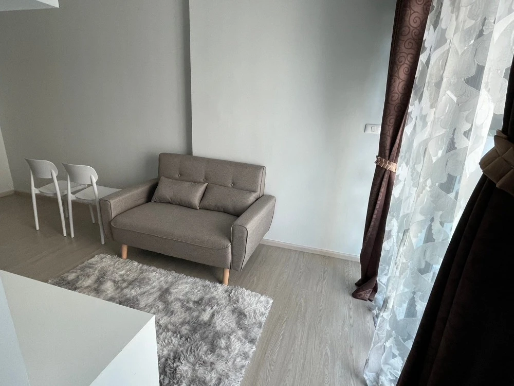 For rent: Library Houze Charan Sanit Wong 13, 4th floor, corner room, fully furnished, book now.