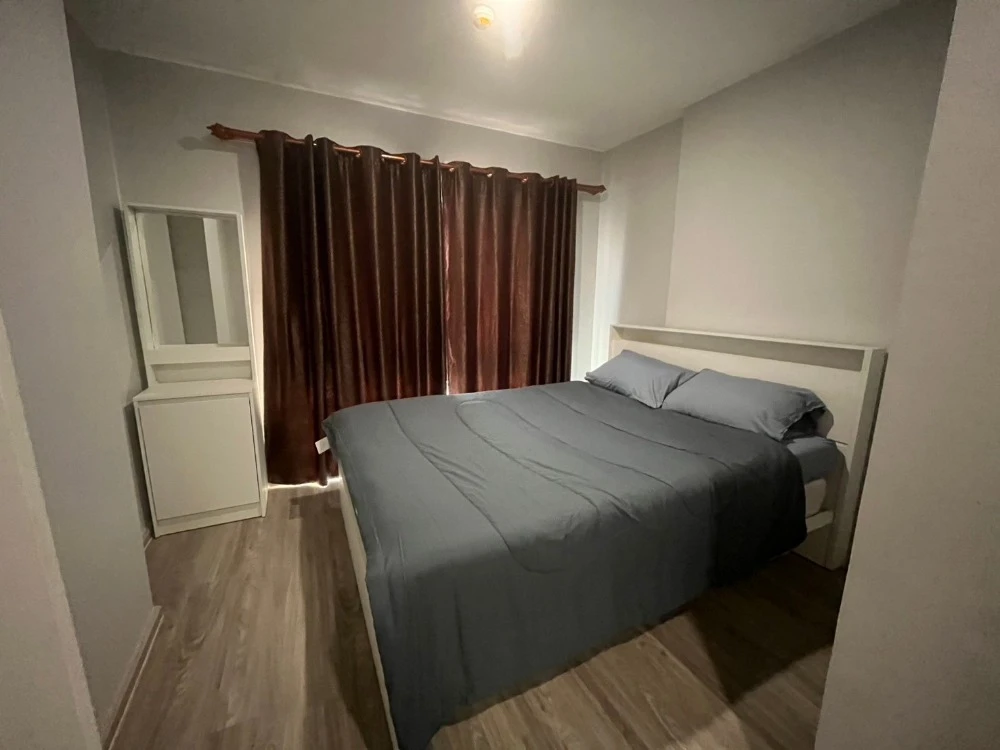For rent: Library Houze Charan Sanit Wong 13, 4th floor, corner room, fully furnished, book now.