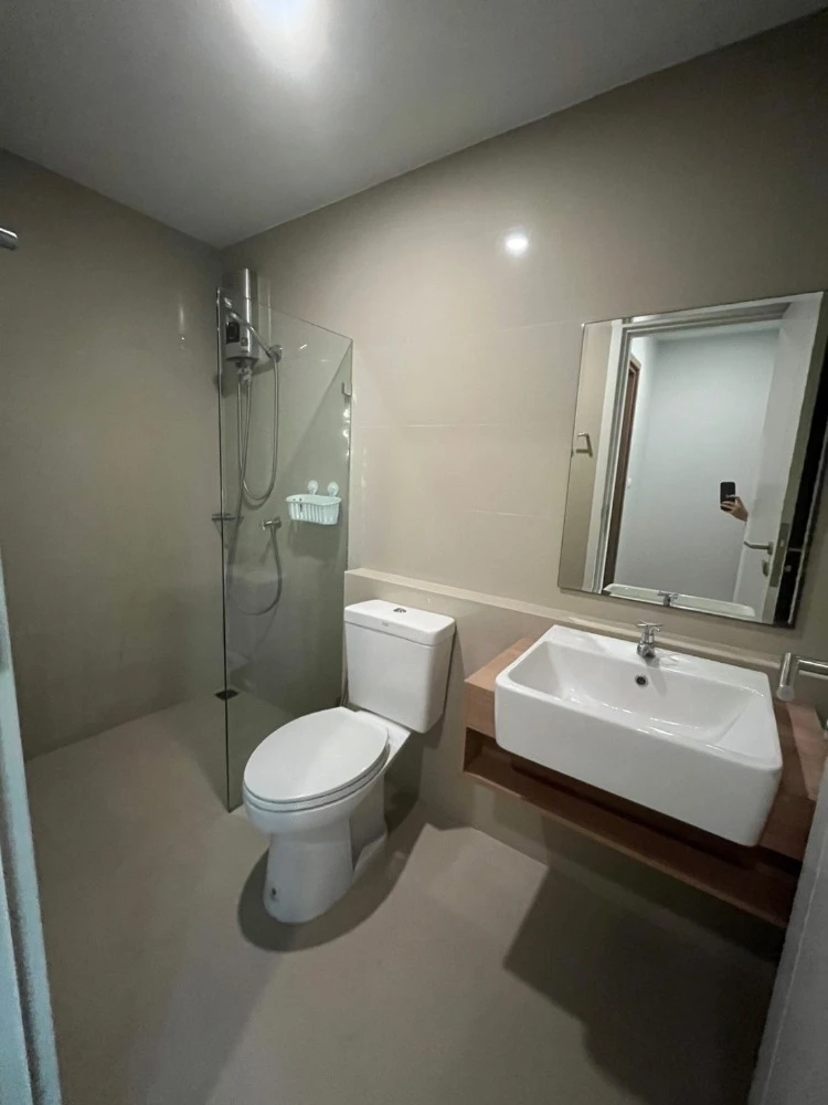For rent: Library Houze Charan Sanit Wong 13, 4th floor, corner room, fully furnished, book now.