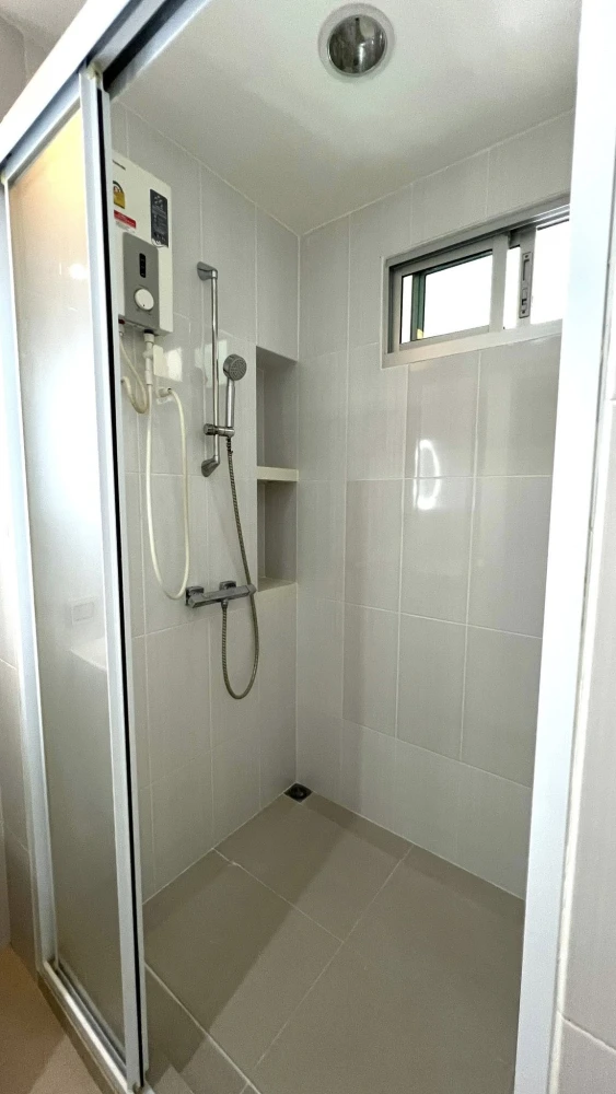 For rent: Life @ Ladprao 18, 1 bedroom, 1 bathroom, good location, convenient transportation, fully furnished, great deal, reserve now!