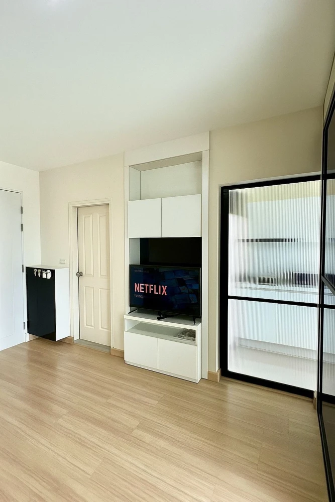 For rent: Life @ Ladprao 18, 1 bedroom, 1 bathroom, good location, convenient transportation, fully furnished, great deal, reserve now!