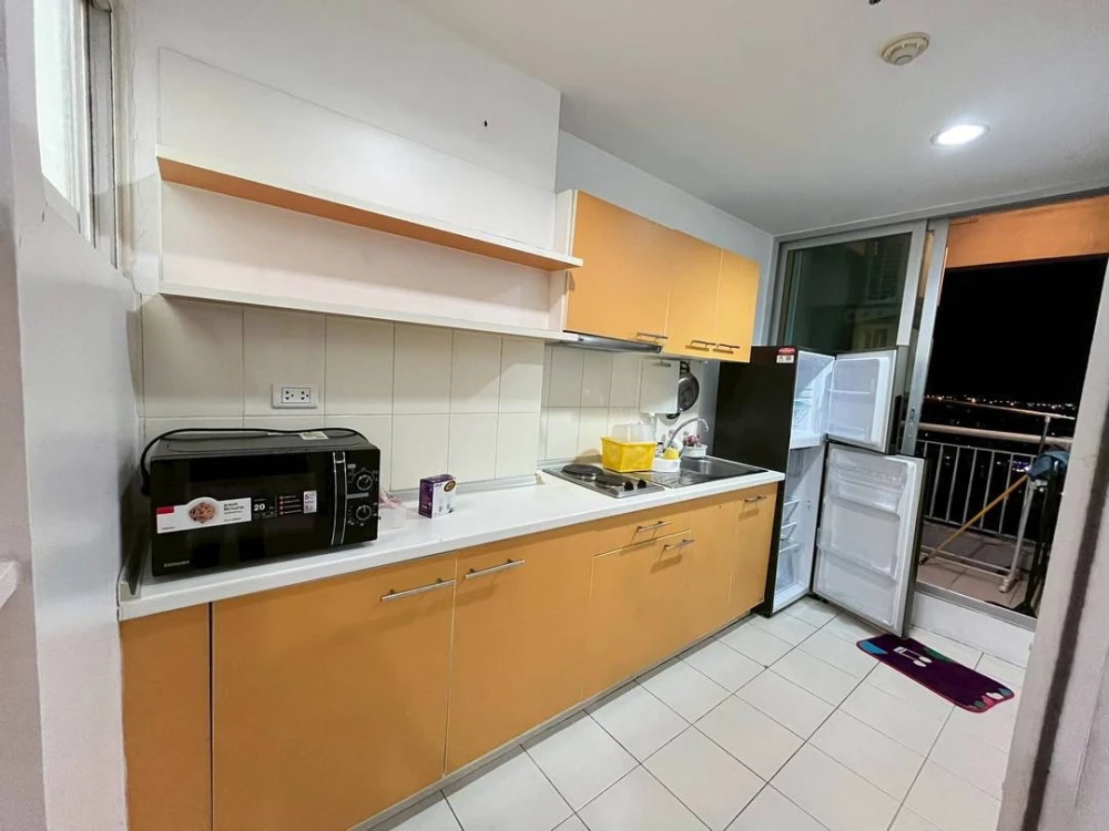 For rent: Life @ Rachada-Huaykwang, 16th floor, open view, no buildings blocking, corner room, next to the garden, fully furnished, complete with elec
