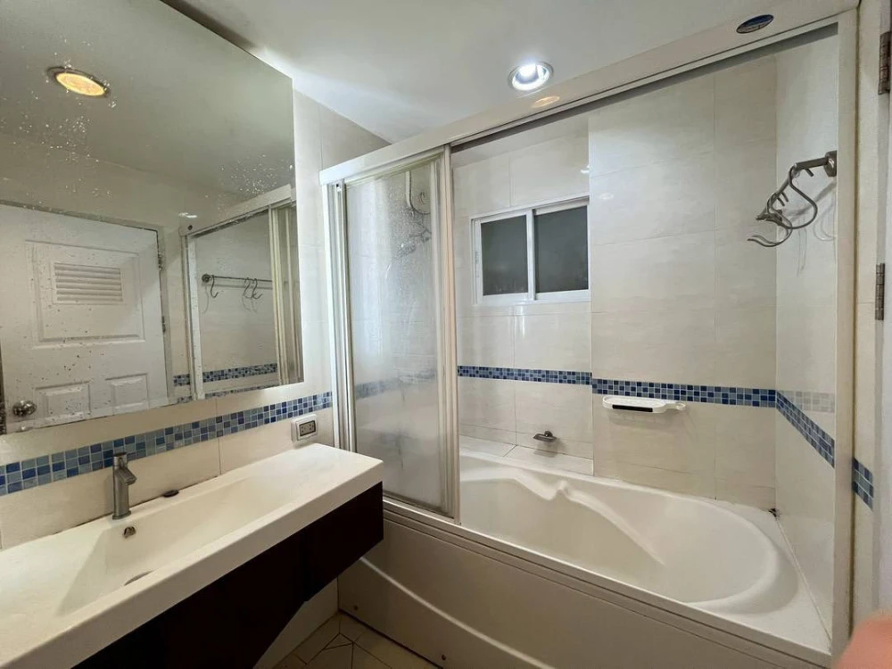 For rent: Life @ Rachada-Huaykwang, 16th floor, open view, no buildings blocking, corner room, next to the garden, fully furnished, complete with elec