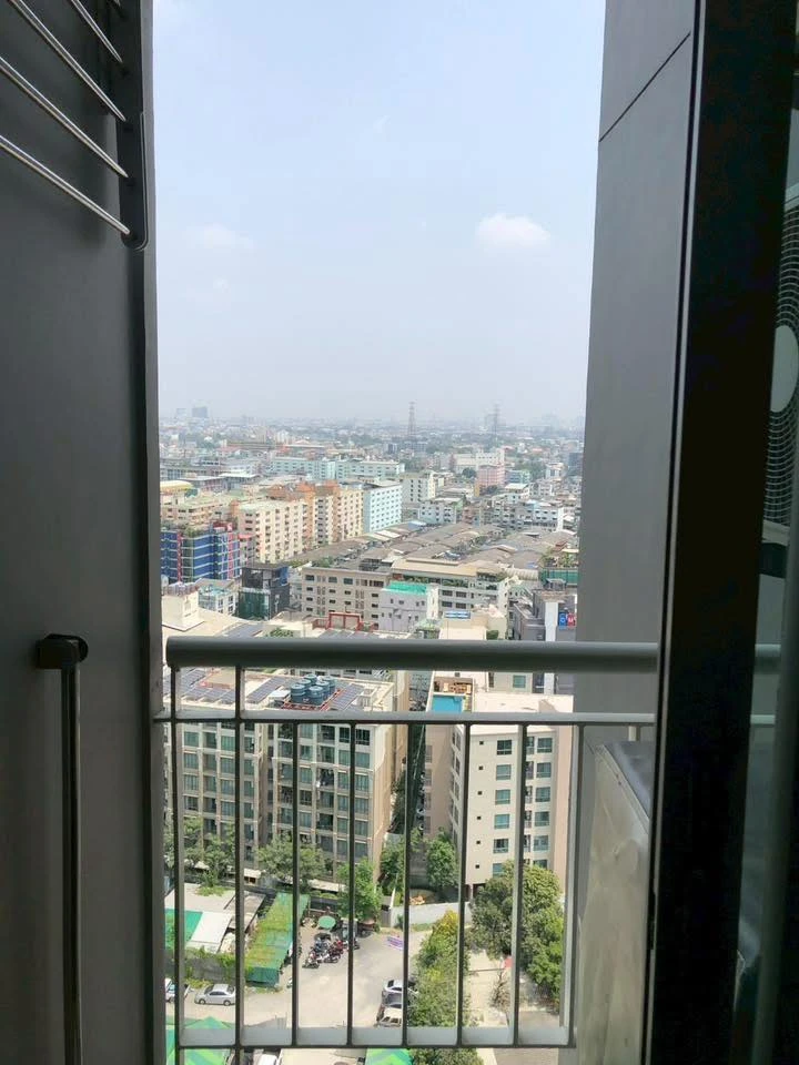 For rent: Life @ Ratchada - Huay Kwang, ready to move in, reasonable price, complete in one place, just drag your bags and move in.