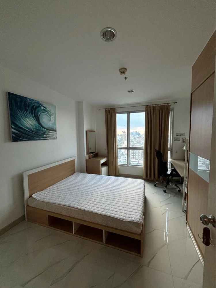 For rent: Life @ Ratchada-Huaikwang, 14th floor, open view room, divided into sections, book now.
