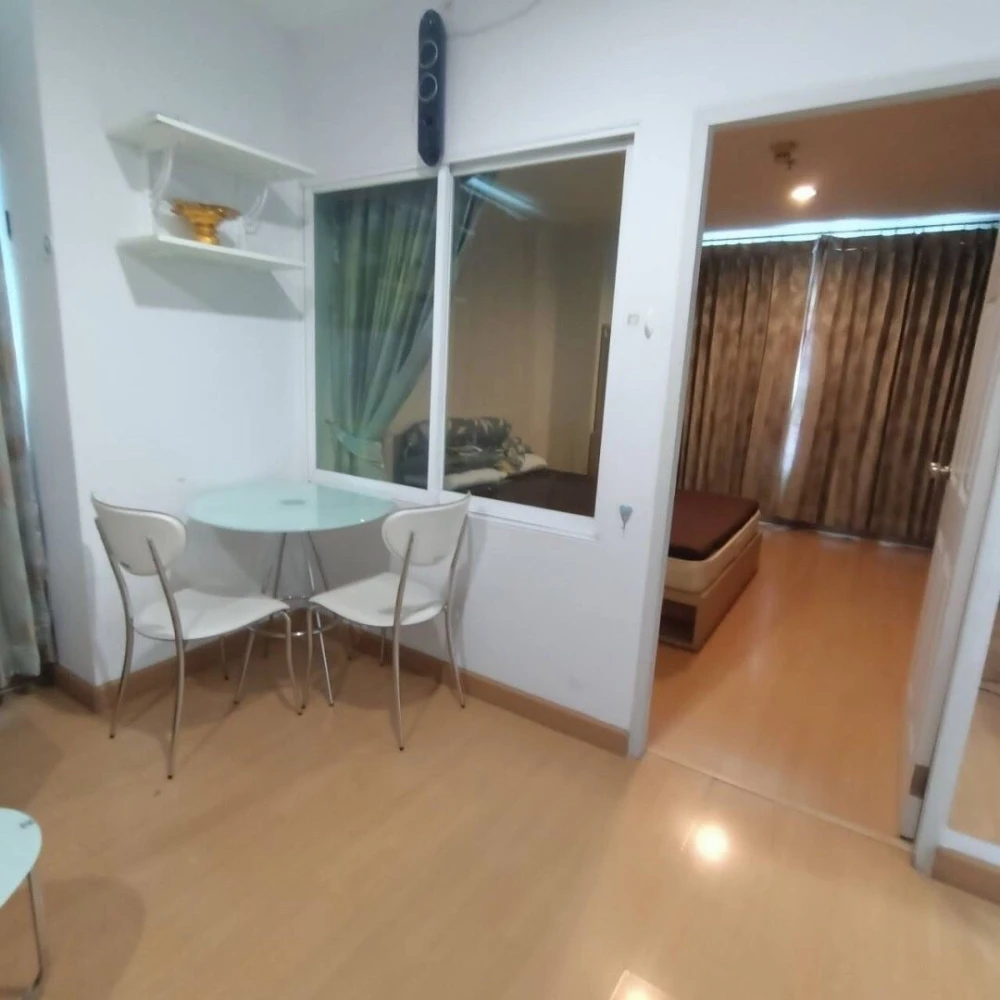 For rent: Life @ Ratchada-Huaikwang, 19th floor, fully furnished room, ready to move in. If you don't book, you'll miss out.