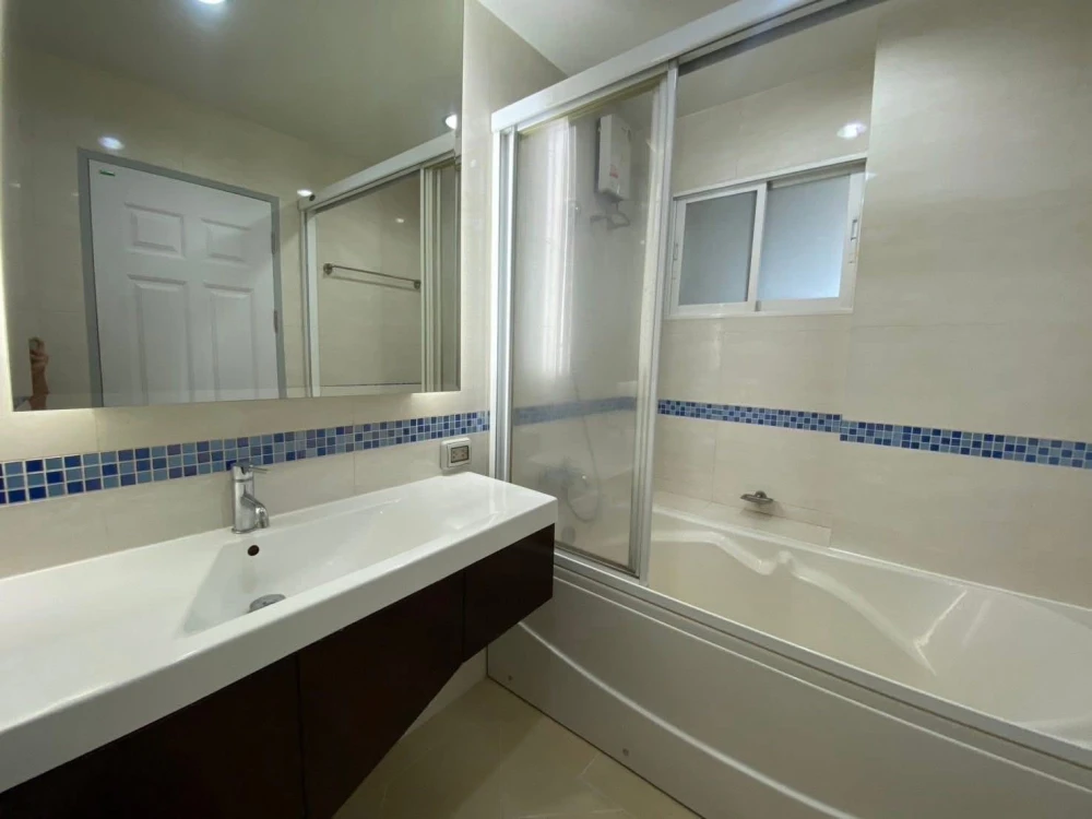 For rent: Life @ Ratchada Huaikwang, ready to move in, fully furnished, just come and move in. Hurry and reserve.