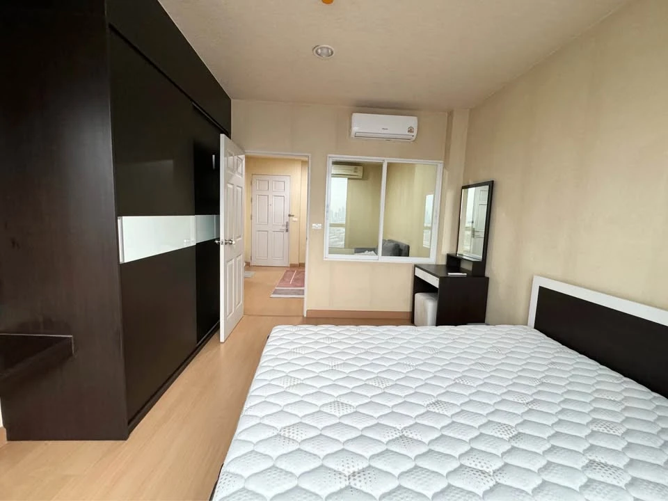 For rent: Life @ Ratchada-Huaikwang, fully furnished, nice room, interested in booking now, don't miss out!